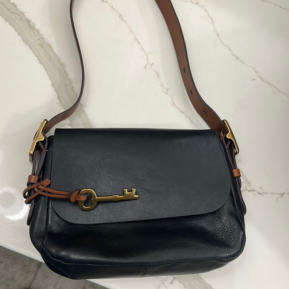 Fossil Black and Brown Leather Shoulder Bag with Flap-Over Design
